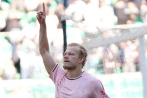 Joel Pohjanpalo johtaa joukkojaan kohti unelmaa