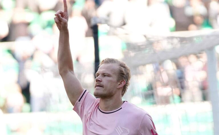 Joel Pohjanpalo johtaa joukkojaan kohti unelmaa