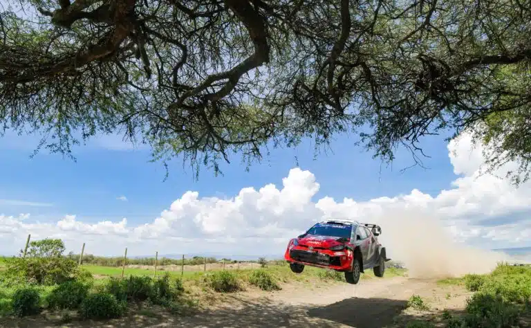 EK10: Sami Pajari ajoi uransa parhaan päivän rallin MM-sarjassa – muut ottivat mallia