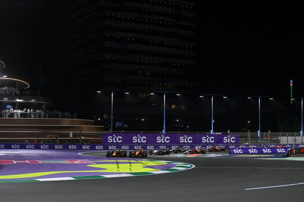 Karu paljastus kulisseista - kaksi F1-kisaa on vaarassa peruuntua Karu paljastus kulisseista – kaksi F1-kisaa on vaarassa peruuntua