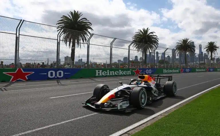 18-vuotias F1-kuljettaja ei kumartele – varoitti nyt kilpakumppaneitaan