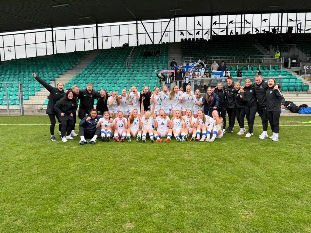 Suomen jalkapallomaajoukkue raivasi tiensä EM-kisoihin – ”Valtava merkitys” Suomen jalkapallomaajoukkue raivasi tiensä EM-kisoihin – ”Valtava merkitys”