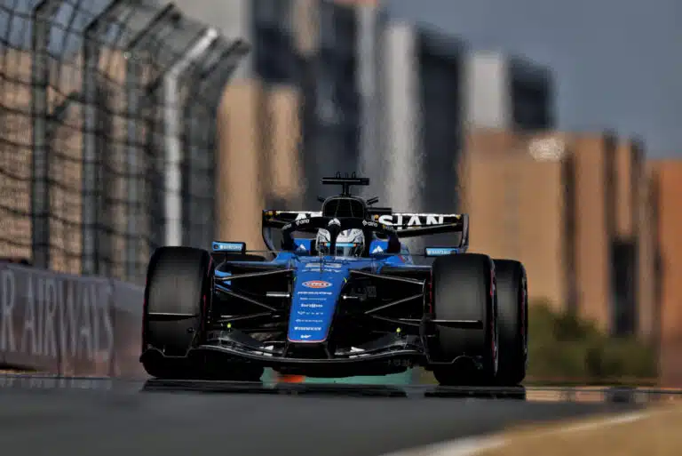 Nyt tulee romua F1-harjoituksissa – lääkintäauto paikalle