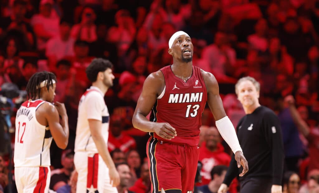 Bam Adebayo löi entistä tähtikaveriaan leukaan – NBA teki nyt päätöksensä Bam Adebayo löi entistä tähtikaveriaan leukaan – NBA teki nyt päätöksensä