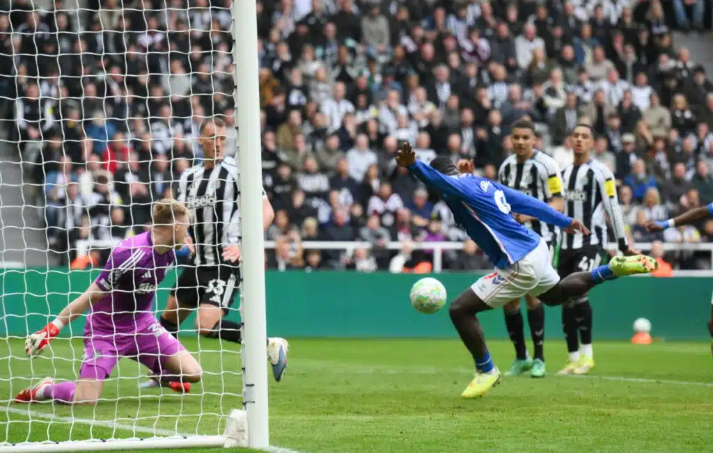 Kuumassa Valioliigan derbyssä dramaattinen loppu Kuumassa Valioliigan derbyssä dramaattinen loppu