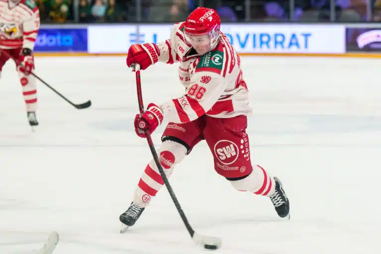 Sport solmi kaksi jatkosopimusta