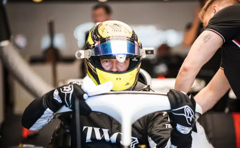 Sergio Perez avasi Cadillacin ongelmia