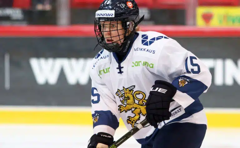 Suomalaisessa jääkiekkosarjassa käsittämätön käänne Suomalaisessa jääkiekkosarjassa käsittämätön käänne