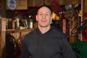 Amin Asikaiselle ehdotettiin ottelua Jethro Rostedtia vastaan