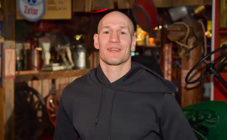 Amin Asikaiselle ehdotettiin ottelua Jethro Rostedtia vastaan Amin Asikaiselle ehdotettiin ottelua Jethro Rostedtia vastaan