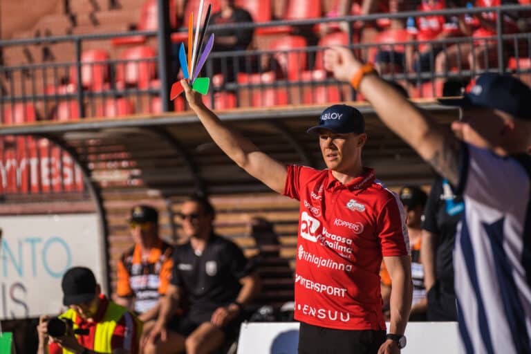 Mikä h***etin kaaripelaaja? Legenda purki sen atomeiksi