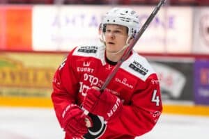 Valtava hetki Lappeenrannassa – Leijonista tuttu pelaaja murtui kyyneliin Valtava hetki Lappeenrannassa – Leijonista tuttu pelaaja murtui kyyneliin