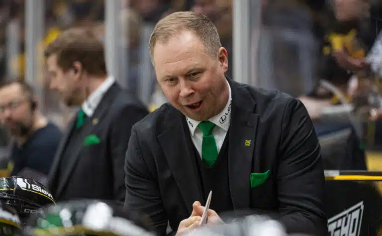 IS: Tommi Niemelä näpäytti Rikard Grönborgia