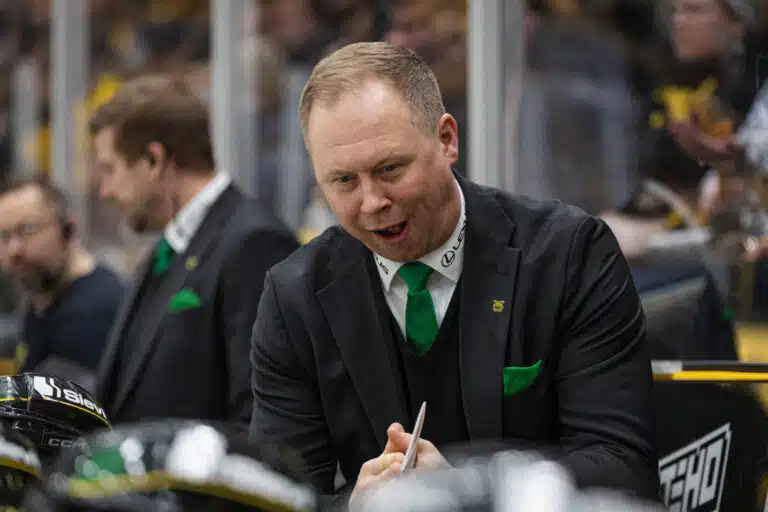 IS: Tommi Niemelä näpäytti Rikard Grönborgia