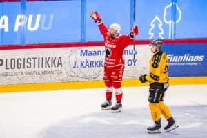 Näkökulma: Kaksi kevättä jatkunut kuherruskuukausi uhkaa päättyä SM-liigassa