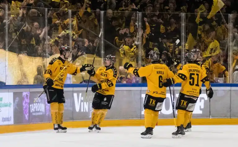 SM-liigassa tehtiin uskomatonta historiaa – Jokereihin siirtyvä tähti ilmiliekeissä