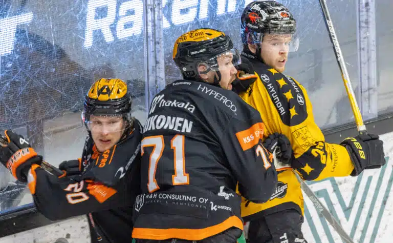 SM-liigan välierissä romahdus – tähtihyökkääjältä hurja show