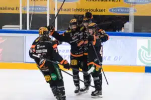 Kaakon derbyssä rytisi – Kookoo otti toisen kiinnityksen kohti finaalipaikkaa