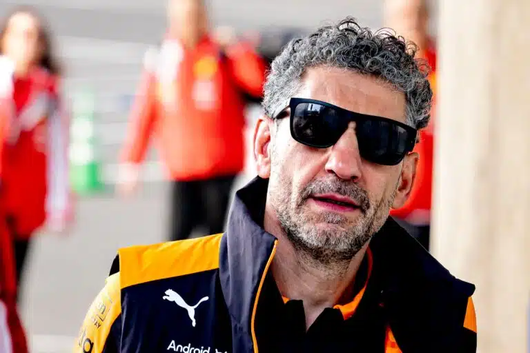 McLaren vaatii suurta muutosta F1-sarjaan – tallipomolta tiukkaa tekstiä