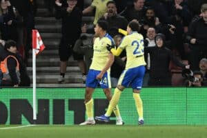 Tyrmäsi Arsenalin – nyt Manchester United perässä