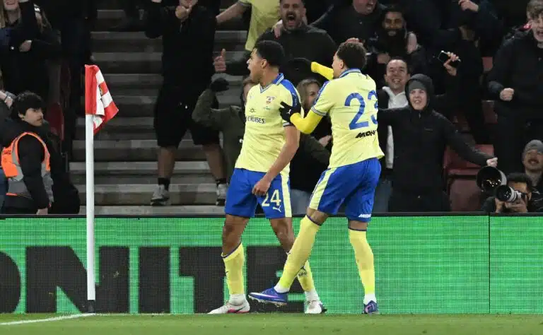 Tyrmäsi Arsenalin – nyt Manchester United perässä