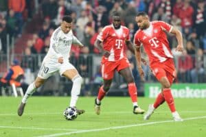 Mestarien liigassa uskomaton ottelu – nyt putosi iso mörkö selästä