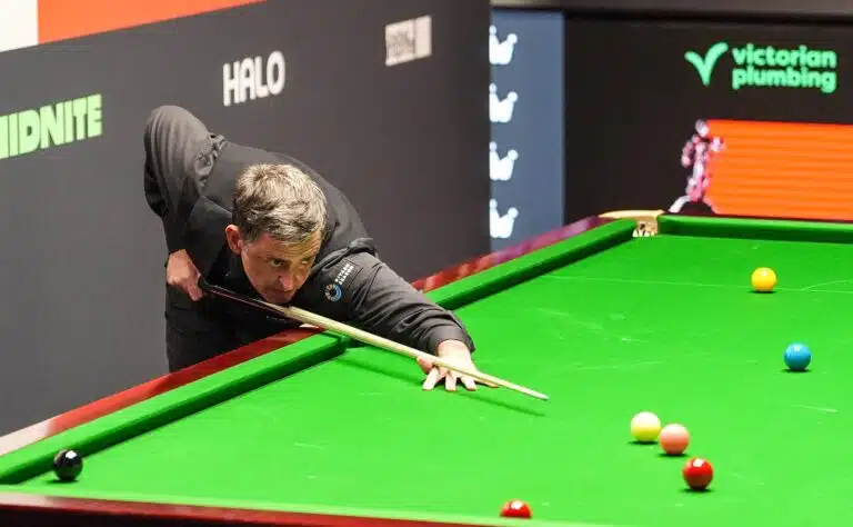 Ronnie O’Sullivanilta räjähdysmäinen alku legendojen taisteluun – onko kenestäkään pysäyttäjäksi?