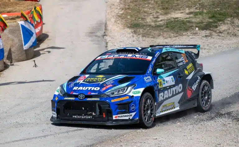 Suomalaiskuljettaja kirjoittaa upeaa tarinaa MM-rallissa – tämä nostaa suorituksen arvoa