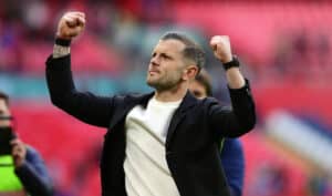 Arsenalin ex-tähti kiinni pokaaliin valmentajana – järjetön tarina taustalla