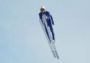 Karmeasti kaatunut mäkihyppääjä on kuollut