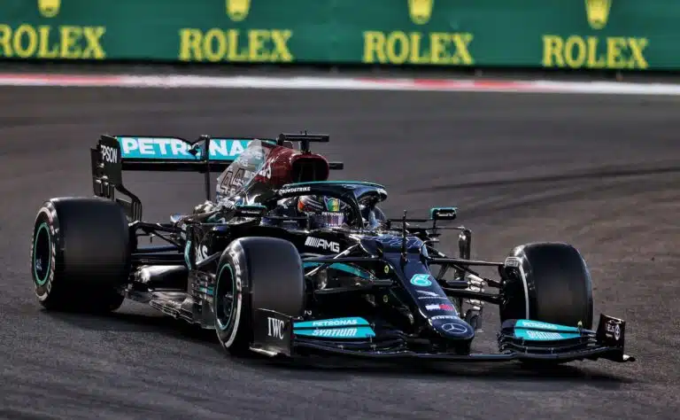 Kulissipaljastus: näin Lewis Hamilton reagoi traagiseen pettymykseen Kulissipaljastus: näin Lewis Hamilton reagoi traagiseen pettymykseen