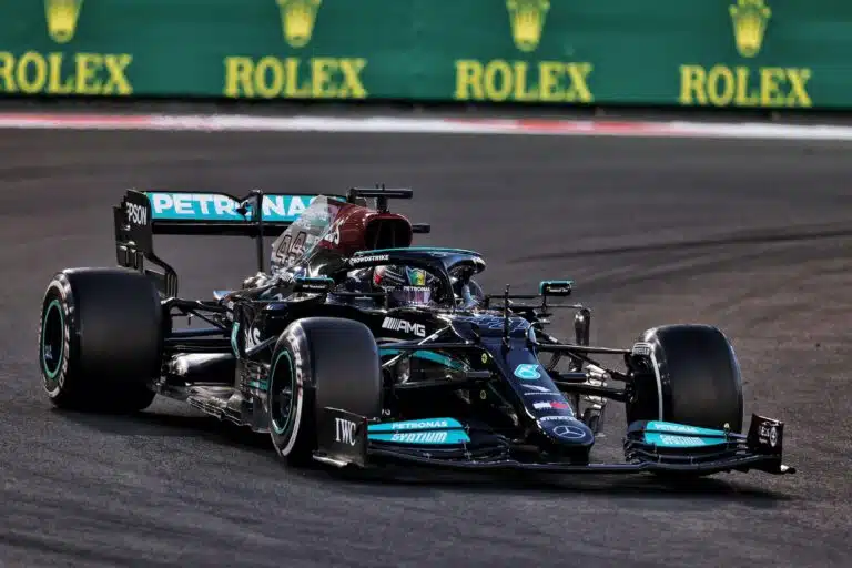 Kulissipaljastus: näin Lewis Hamilton reagoi traagiseen pettymykseen