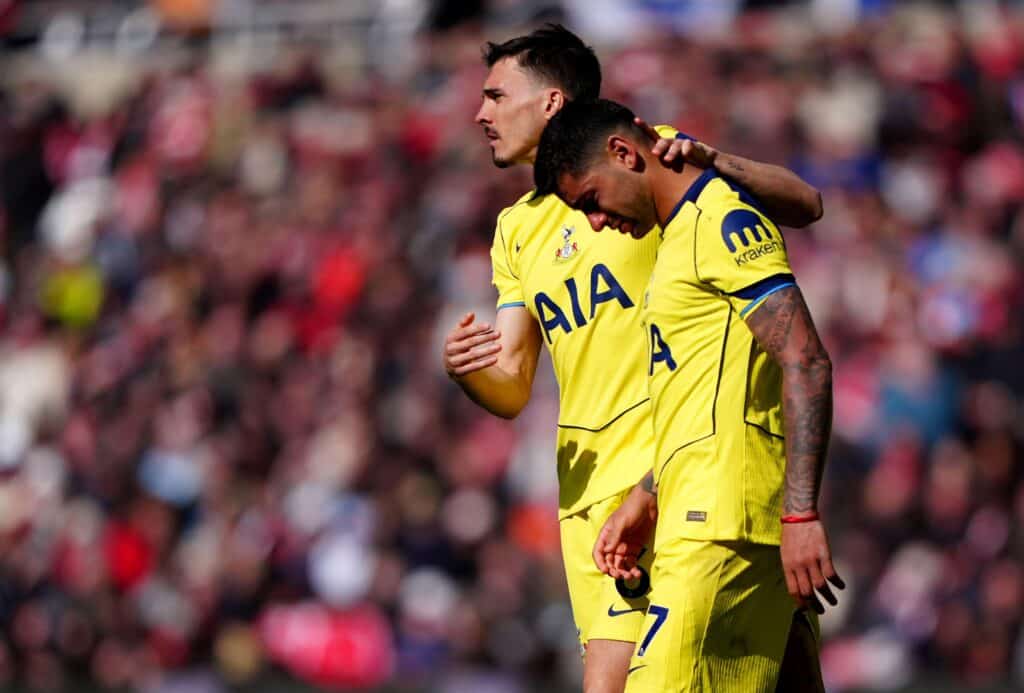 Tottenham syöksyy jyrkkää alamäkeä pohjamutiin Tottenham syöksyy jyrkkää alamäkeä pohjamutiin