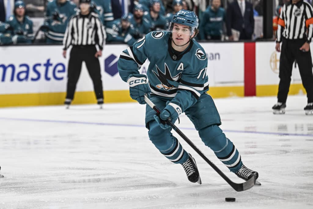 NHL-supertähti Macklin Celebrini valmis poikkeukselliseen ratkaisuun NHL-supertähti Macklin Celebrini valmis poikkeukselliseen ratkaisuun