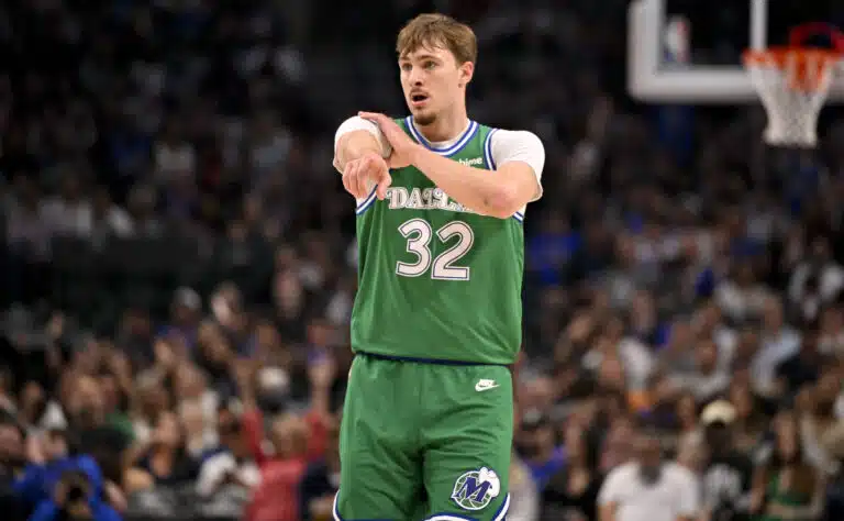 Teinitähti hirmupelillä Michael Jordanin rinnalle Teinitähti hirmupelillä Michael Jordanin rinnalle