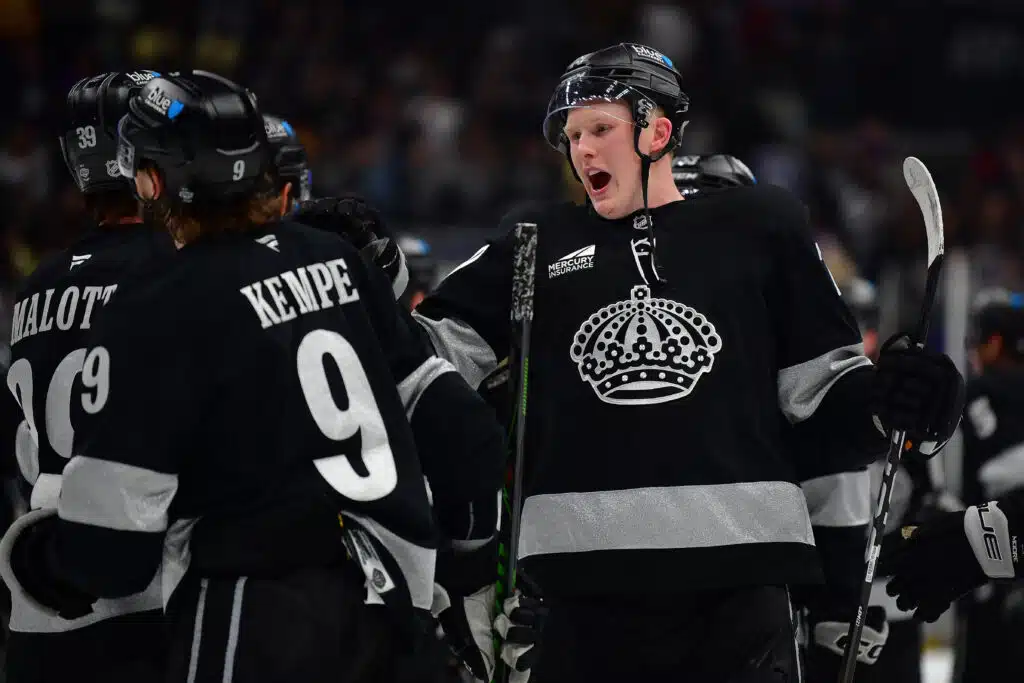 Suomalaishyökkääjä maalinteosssa erikoisessa NHL-ottelussa – valmentajalta rajua tekstiä