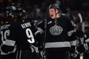 Suomalaishyökkääjä maalinteosssa erikoisessa NHL-ottelussa – valmentajalta rajua tekstiä Suomalaishyökkääjä maalinteosssa erikoisessa NHL-ottelussa – valmentajalta rajua tekstiä