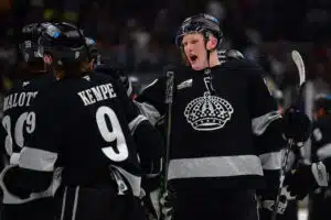 Suomalaishyökkääjä maalinteosssa erikoisessa NHL-ottelussa – valmentajalta rajua tekstiä