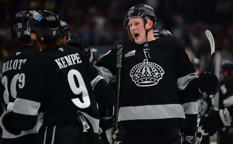 Suomalaishyökkääjä maalinteosssa erikoisessa NHL-ottelussa - valmentajalta rajua tekstiä Suomalaishyökkääjä maalinteosssa erikoisessa NHL-ottelussa – valmentajalta rajua tekstiä