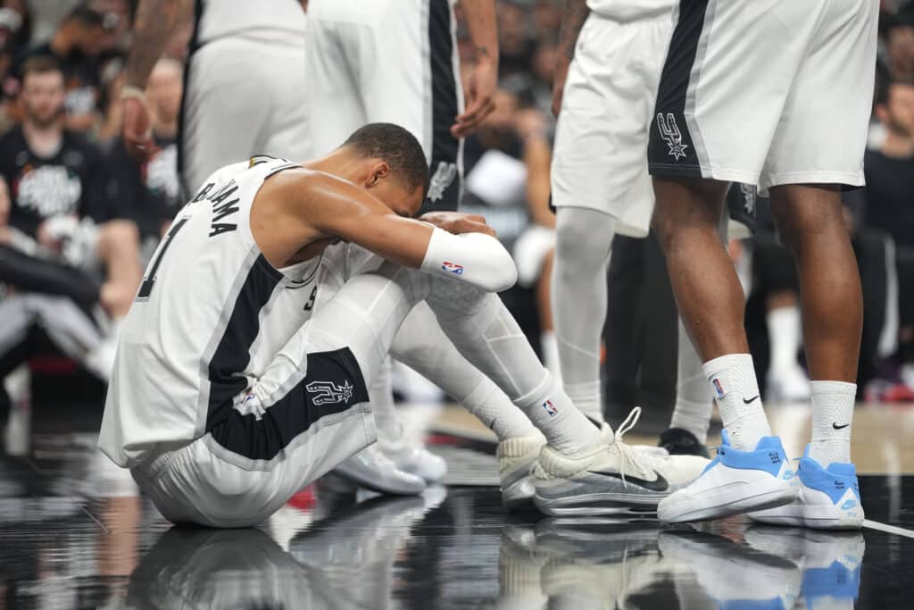 NBA:n ennakkosuosikille surkein mahdollinen isku NBA:n ennakkosuosikille surkein mahdollinen isku