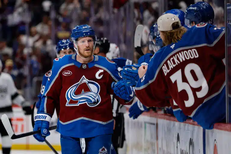 NHL:n ruotsalaistähti kahmaisi kaksi arvostettua pystiä