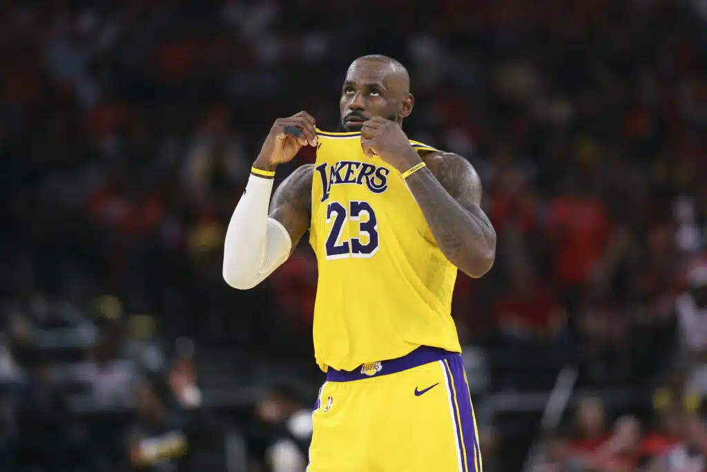 NBA:ssa silmittömät turpakäräjät - LeBron James jäätyi täysin NBA:ssa silmittömät turpakäräjät – LeBron James jäätyi täysin