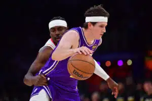 Lakersin tähtitykiltä väkevä paluu – NBA-jättiläinen menettämässä otetta