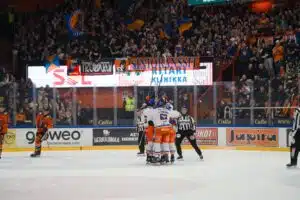 Tappara dramaattiseen voittoon - HPK:lta uskomaton nousu Tappara dramaattiseen voittoon – HPK:lta uskomaton nousu