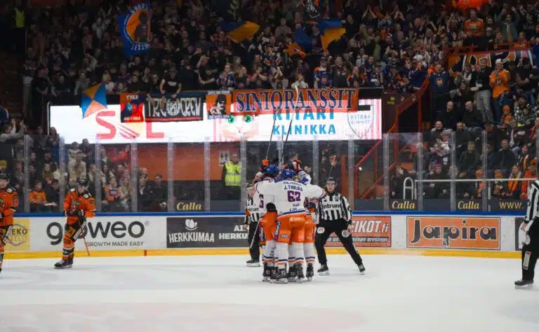Tappara dramaattiseen voittoon - HPK:lta uskomaton nousu Tappara dramaattiseen voittoon – HPK:lta uskomaton nousu