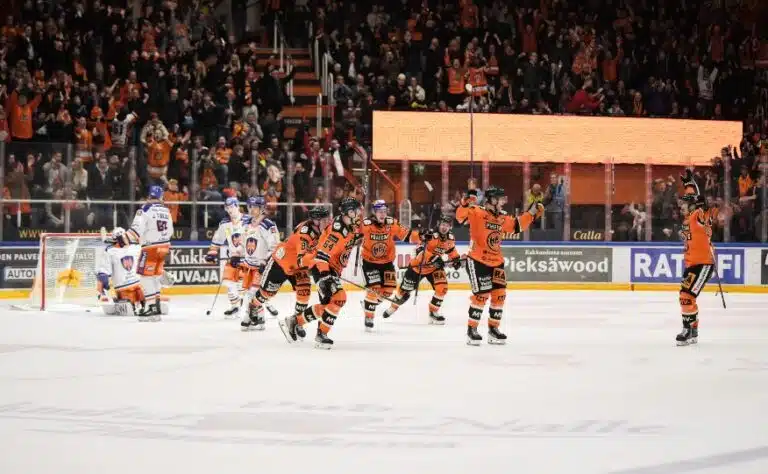 HPK:lta uskomaton nousu - täysi Rinkelinmäki oli revetä liitoksistaan HPK:lta uskomaton nousu – täysi Rinkelinmäki oli revetä liitoksistaan