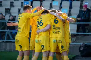 TV-kamerat tunkeutuivat Veikkausliiga-seuran arkeen - näin ison maailman meininki näkyy TV-kamerat tunkeutuivat Veikkausliiga-seuran arkeen – näin ison maailman meininki näkyy