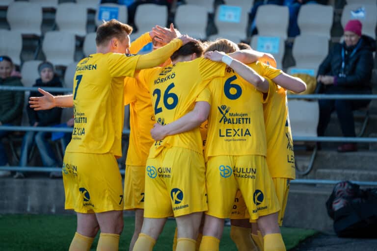 TV-kamerat tunkeutuivat Veikkausliiga-seuran arkeen – näin ison maailman meininki näkyy