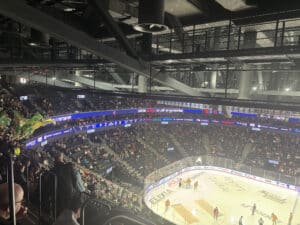 Nokia-areenalla odotti jälleen outo näky