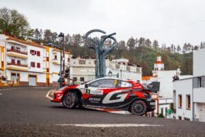 Sami Pajari on historiallisessa tilanteesta – tässä rallin MM-sarjan pistetilanteet